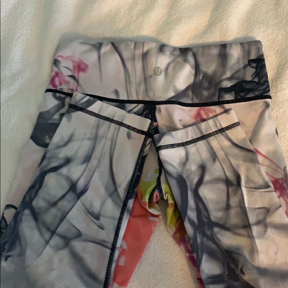 Lululemon Tie Dye cropped wunder under